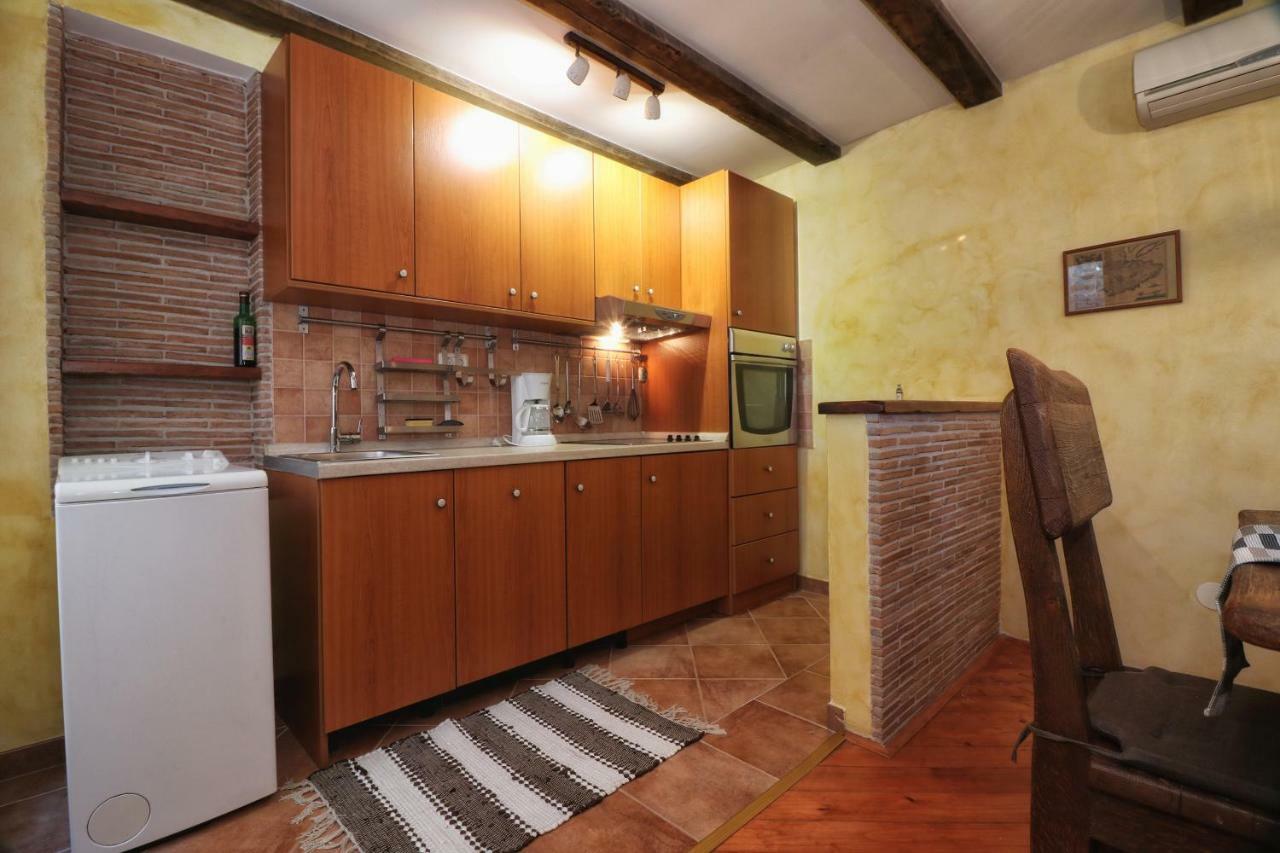 Superb Townhouse Villa Montalbano Ρόβινι Εξωτερικό φωτογραφία