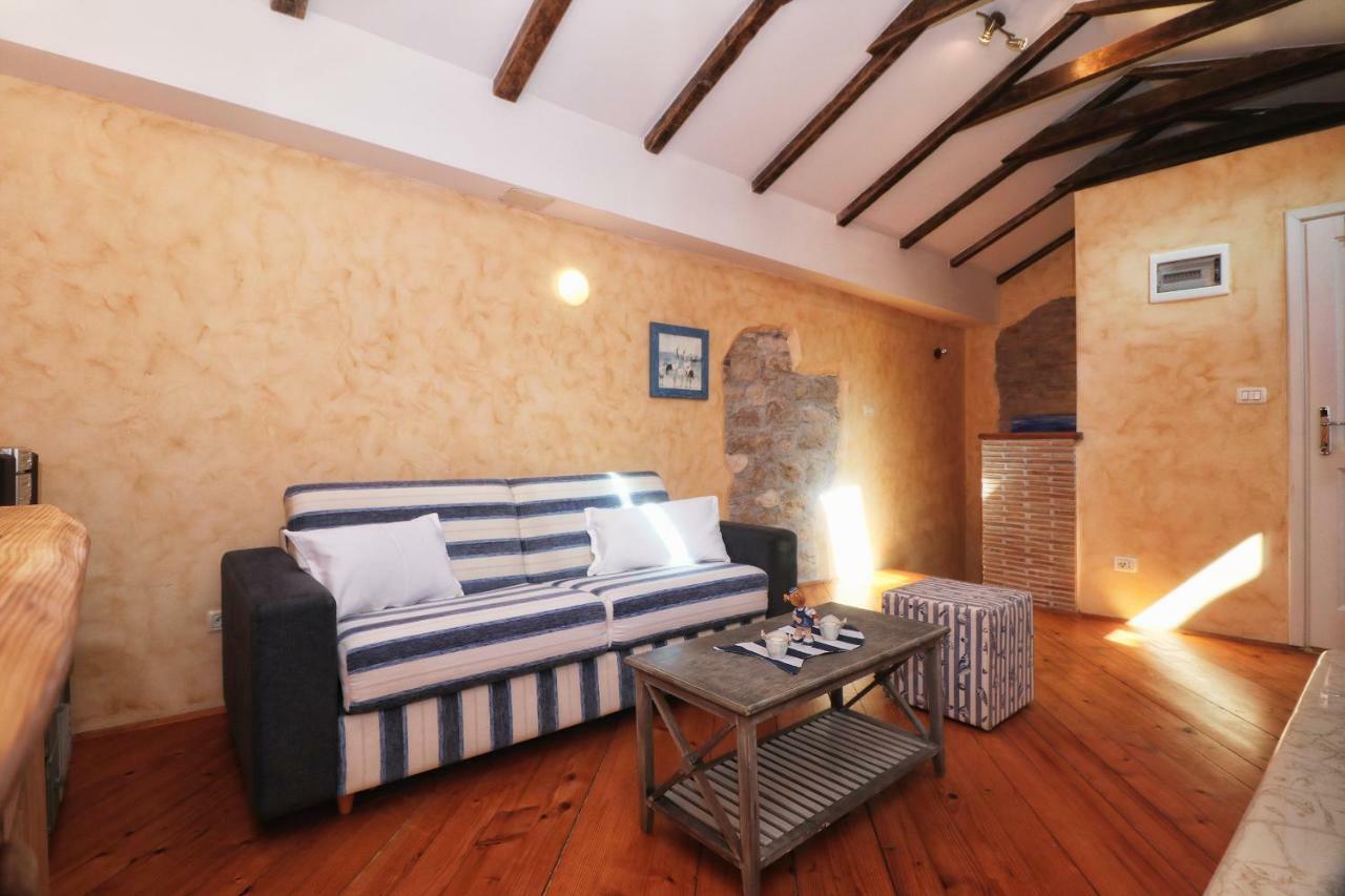 Superb Townhouse Villa Montalbano Ρόβινι Εξωτερικό φωτογραφία
