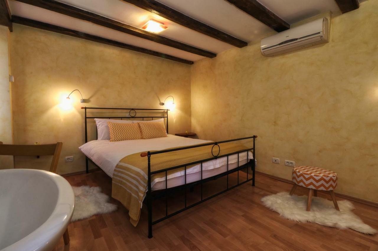 Superb Townhouse Villa Montalbano Ρόβινι Εξωτερικό φωτογραφία